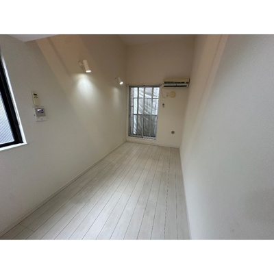 【居間・リビング】 | レガーロ千葉中央 | こちらの居間で趣味の時間をお楽しみください