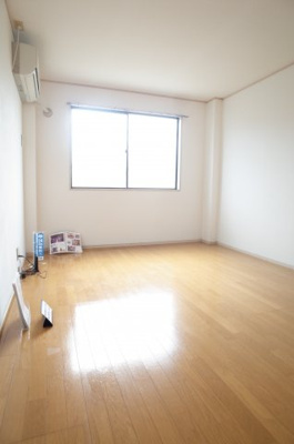 【居間・リビング】 | キャンパスコーポ | ゆったりとした居間です