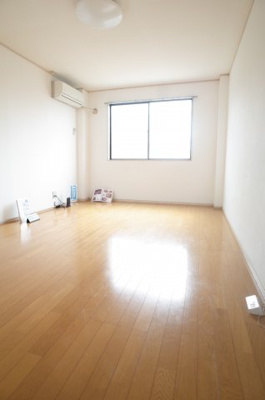 【居間・リビング】 | キャンパスコーポ | ゆったり過ごせるリビングです