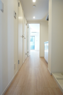 【玄関】 | グレイス千葉中央 | 収納もある玄関です