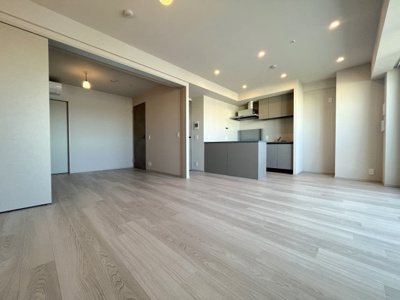 【居間・リビング】 | プライムメゾン千葉新町 | こちらの居間で趣味の時間をお楽しみください