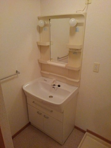 サンリット　タウンＤの洗面所|脱衣スペースもあります