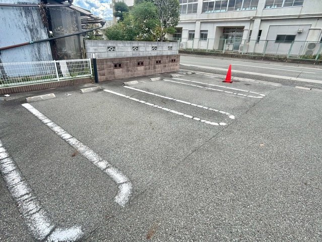 サン　ツインズ　Aの駐車場