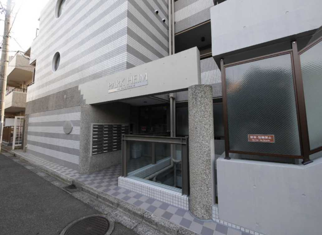 パークハイム桜新町　ネット無料　南西角部屋　管理人巡回のエントランス