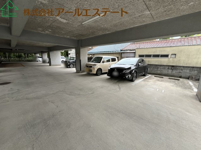 ロワイヤル京見橋の駐車場