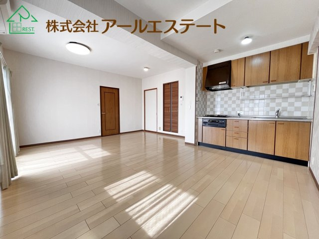 ロワイヤル京見橋の居間・リビング