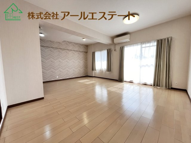 ロワイヤル京見橋の居間・リビング
