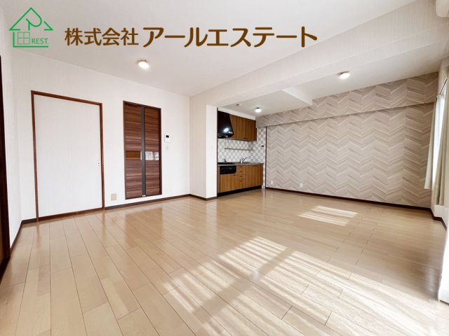 ロワイヤル京見橋の居間・リビング