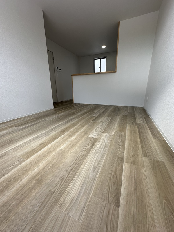 グランメゾンⅢの居間・リビング|使いやすいリビングです