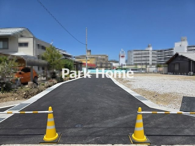 高知市鴨部2丁目 -1号地-建築条件付き-売土地の前面道路含む現地写真|進入路
