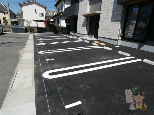 レガーレ原尾島の駐車場