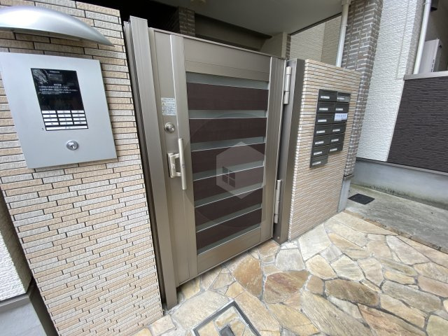 フジパレス瓜生堂のエントランス