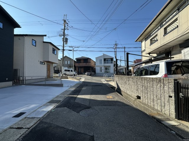 神戸市西区竜が岡2丁目新築戸建１号地の前面道路含む現地写真