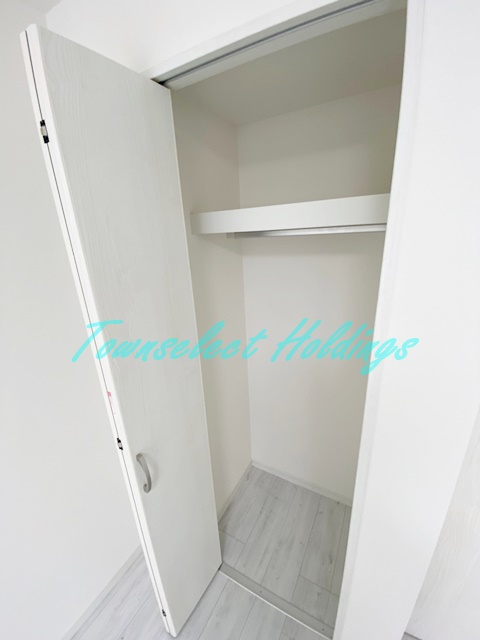 Searex県立大学の収納|ポール付きで使い勝手の良いクローゼット♪