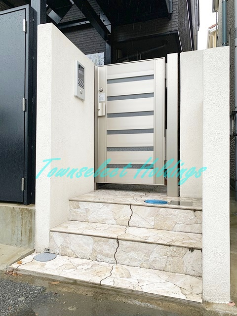 Searex県立大学のエントランス|オートロック付きエントランス♪