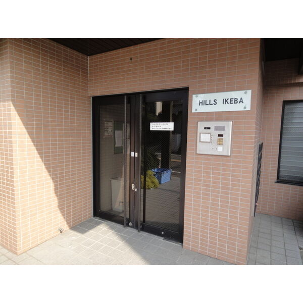 ヒルズ池場のエントランス