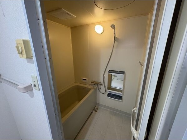 ヒルズ池場の浴室