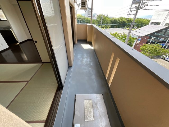 巴町コロンバスタワーのバルコニー