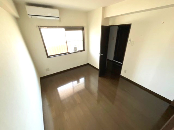 巴町コロンバスタワーの洋室