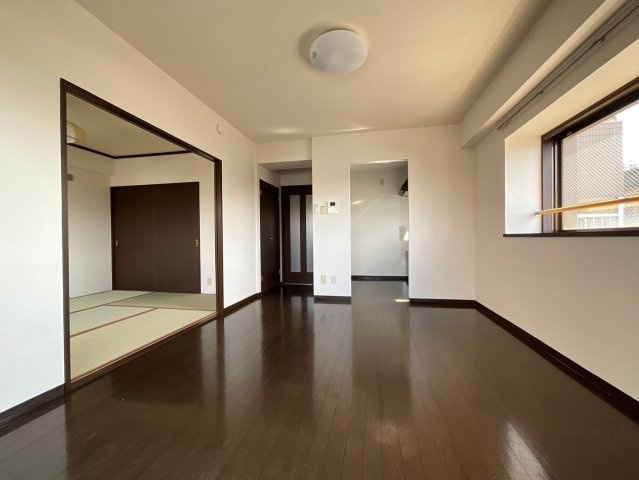 巴町コロンバスタワーの居間・リビング