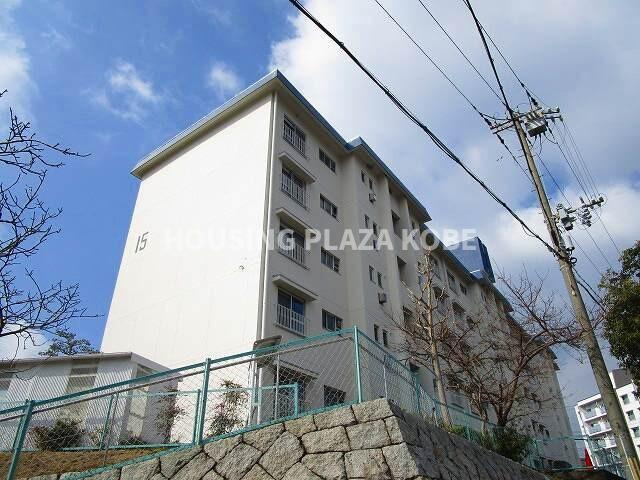 高倉台4団地15号棟の外観