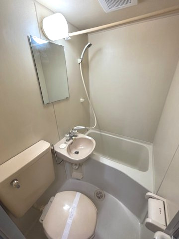 イーストハイツの浴室|写真は他室です