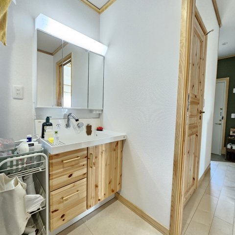 高崎市若田町141-10の洗面所