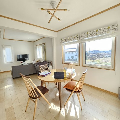 高崎市若田町141-10の居間・リビング