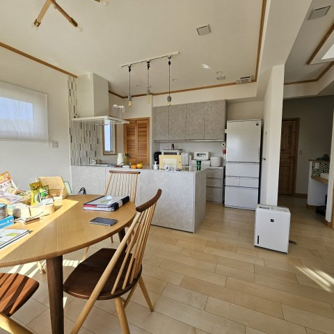 高崎市若田町141-10の居間・リビング