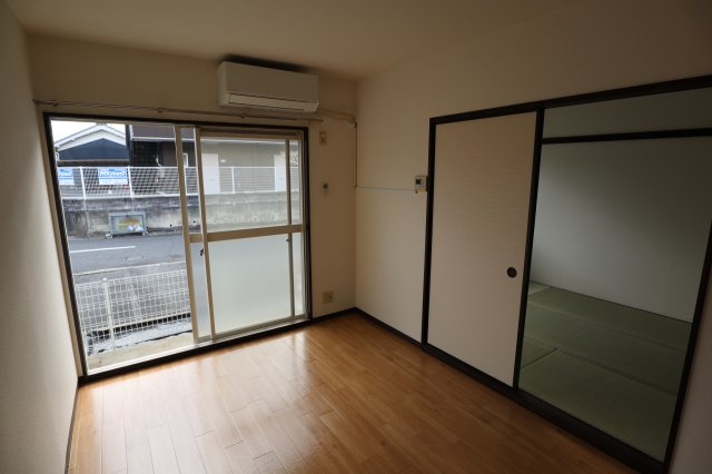 プレミールの洋室