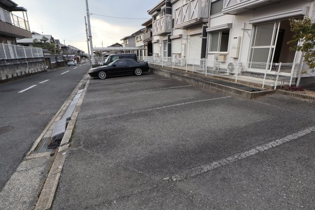 プレミールの駐車場