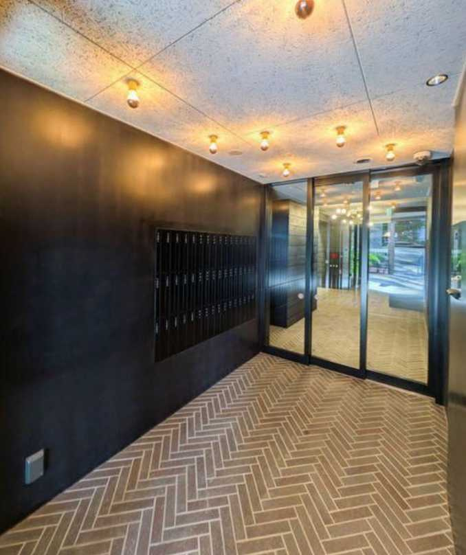 グレーシアフィット三軒茶屋　築浅　ペット相談　駐車場のエントランス