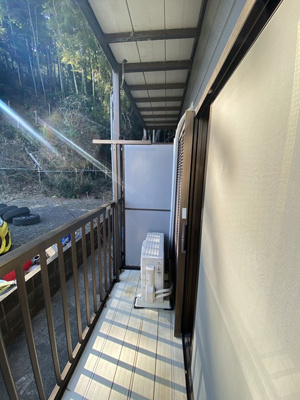 【バルコニー】 | ハイム愛花D | バルコニーは南西向きなので、お洗濯物はお昼からでも乾きそう♪気分転換をするにもおすすめです☆