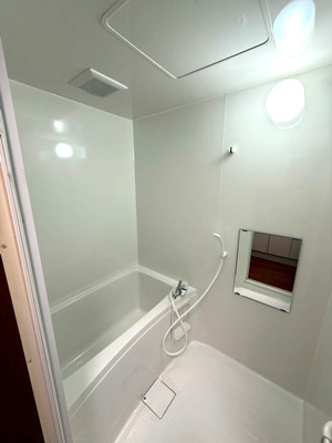 【浴室】 | ハイム愛花D | 清潔感のある浴室です♪ゆったりお風呂に浸かって一日の疲れもリフレッシュできますね☆