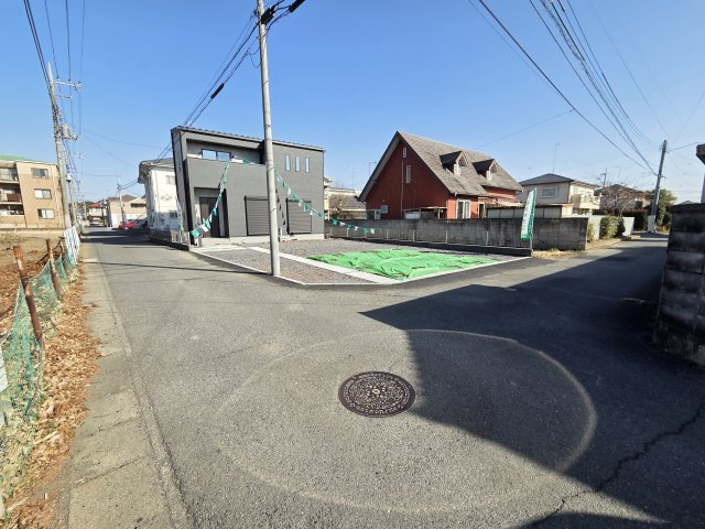 新築　太田市東別所町第8期　1号棟の前面道路含む現地写真|現地写真　南側前面道路幅員約4ｍ　西側前面道路幅員約4ｍ
