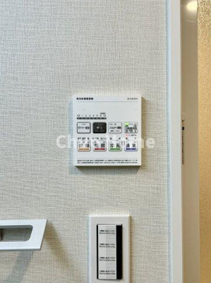 【内装】 | モア・クレスト荒川公園ソレーユ館 | 【浴室乾燥機】暖房・冷風・換気・乾燥が可能です。毎日を快適に過ごせるうれしい機能が揃っています。雨の日の洗濯物も安心です。