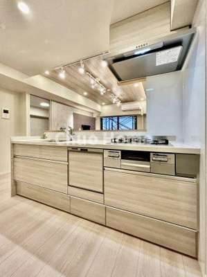 【キッチン】 | モア・クレスト荒川公園ソレーユ館 | ワイドで収納豊富なシステムキッチン