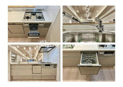 【キッチン】 | モア・クレスト荒川公園ソレーユ館 | 【システムキッチン】ワイドで収納豊富な使い勝手の良いカウンターキッチンには、食洗器や伸縮タイプのキッチン水栓、三ツ口コンロ・魚焼きグリルなどの便利な設備が標準完備されています。