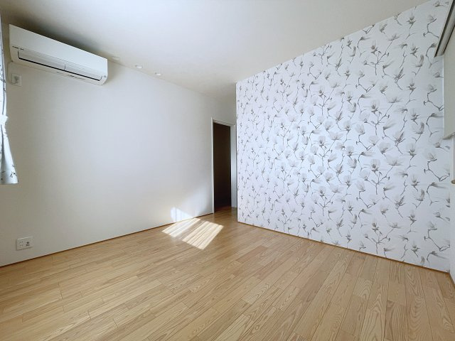 中古戸建　郡山市富久山町久保田本木　行健小・行健中の洋室|アクセントクロスがおしゃれな居室です！