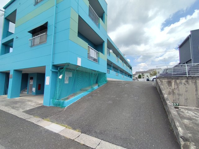 サンヒル鷹丘の駐車場