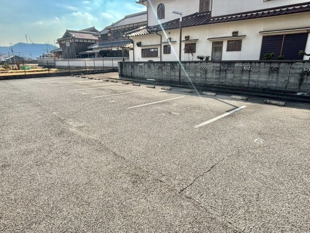 メゾン・アラモードの駐車場