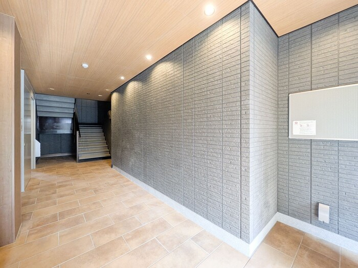 D-ROOM PREMIUM 多磨霊園駅のロビー