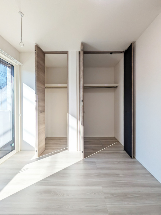 D-ROOM PREMIUM 多磨霊園駅の居間・リビング