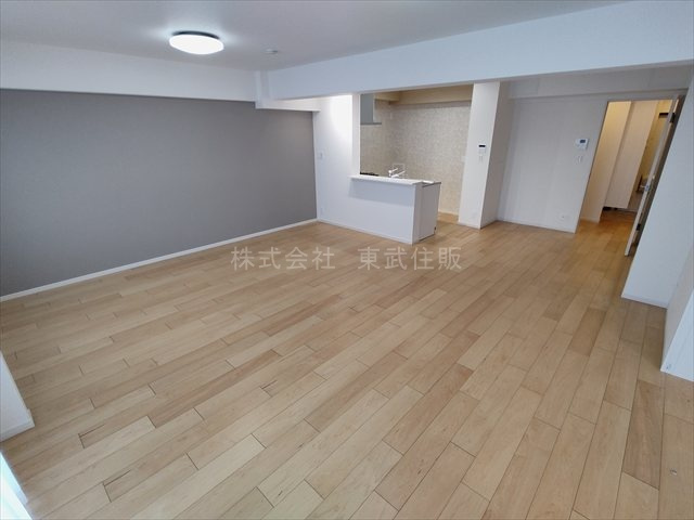 【居間・リビング】 | みよしみずほ台サンライトマンションC棟 | ゆったり過ごせる20.5帖のリビングです