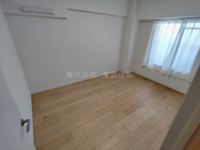 【子供部屋】 | みよしみずほ台サンライトマンションC棟 | 洋室6.0帖北西側、お子さんのお部屋にいかがでしょうか