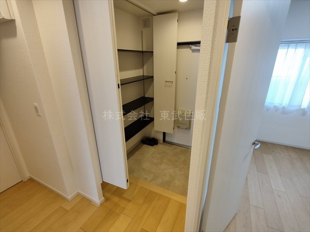 【玄関】 | みよしみずほ台サンライトマンションC棟 | 収納もある玄関です