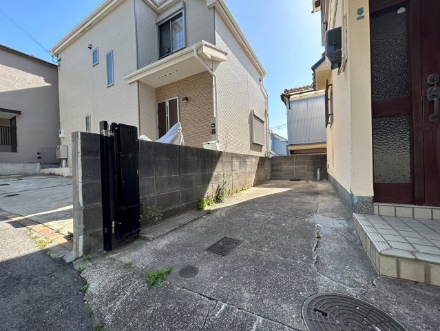 舞子坂3丁目戸建の駐車場