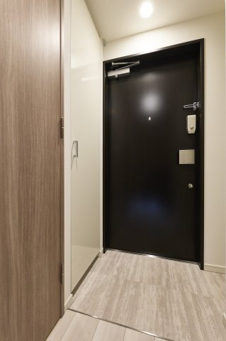 プラウドフラット亀戸ステーションプレイスの玄関