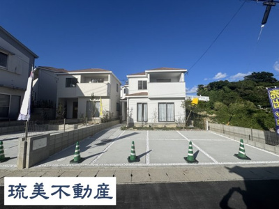 【外観】 | 南城市知念久手堅（全4棟）D号棟 | D号棟　並列駐車4台可♪