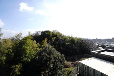 【展望】 | 【上質リフォーム】フローレンス田方ウイングテラス | 【四季を感じる】
四季の移ろい・爽やかな青空や風を感じられ
自然を愉しめるパノラマビュー。
毎日の暮らしに余裕を感じさせてくれる、
遮る物の無い開放的な眺望を是非、ご堪能ください。